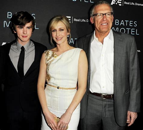 Ask The Fans Bates Motel Executive Producer Carlton Cuse Gets His Answers And Provides Some