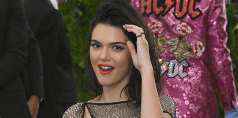 Kendall Jenner Deliberately Disses Her Kardashian Sisters
