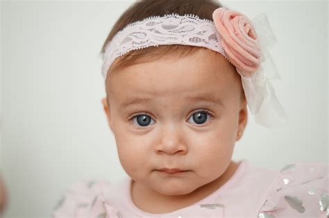무료 이미지 소녀 초상화 어린이 의류 귀 담홍색 아가 머리 장식 유아 피부 오르간 아이의 얼굴 인물