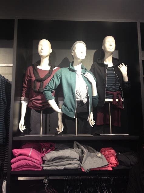 H&M In store display (UK - Birmingham) | Clothing displays ...