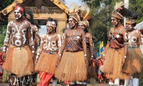 Mengenal Lebih Dekat Dengan Budaya Dan Tradisi Masyarakat Papua Tribunbasel