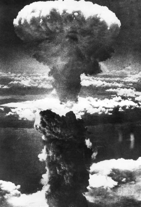 Lanzó bombas nucleares sobre hiroshima y nagasaki para terminar la segunda guerra. El horror de Hiroshima ocasionado por EE.UU. donde no cabe ...