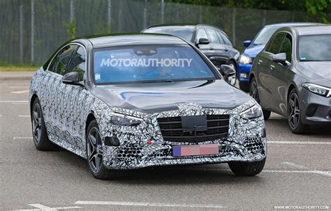 With a total length of 208 inches, it's only 1.3 inches longer. 2021 Mercedes-Benz S-Class spy shots and video - RI-CARS