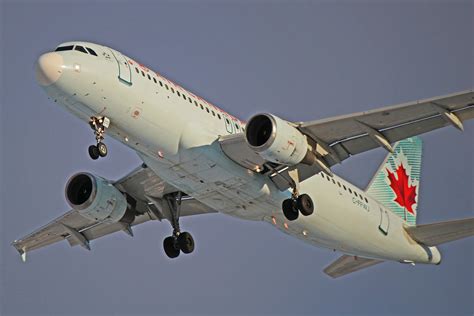 C-FFWJ: Air Canada Airbus A320-200 (At Toronto Pearson)