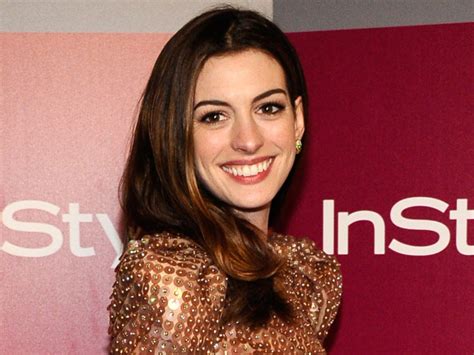 Anne Hathaway To Guest On “glee” As Lesbian Aunt Nbc New York