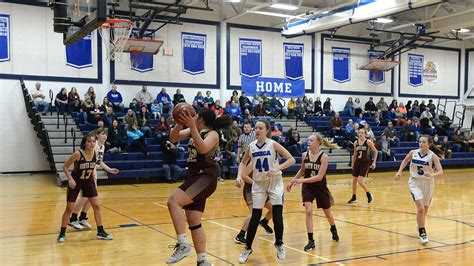 District 10 basketball preview: Seneca Bobcats