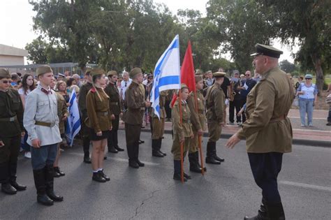 День победы) הוא שיר רוסי על ניצחון ברית המועצות את גרמניה הנאצית. צפו: מצעד הניצחון על גרמניה הנאצית הבוקר באשדוד (וידאו ...