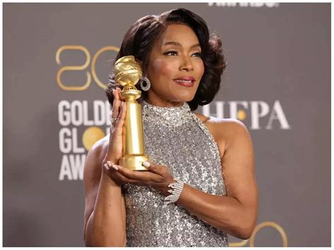Golden Globes 2023 Angela Bassett Wins Best Supporting Actress For Black Panther Wakanda