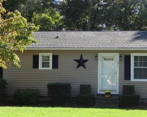 What kind of siding is mastic rugged canyon? Mastic Viny Pebblestone Clay | Houzz