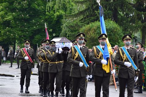 … відомо, що анні коваленко 29 років, а. У Шполі провели в останню путь полковника Юрія Межакова ...