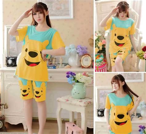 Mulai dari sepatu, tas, baju hingga bawahan celana maupun rok. 10 Model Baju Tidur Wanita Lucu Yang Wajib Kamu Punya ...