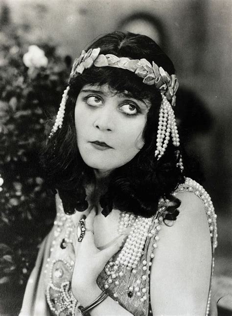 Theda Bara Première Vamp Dhollywood Et Sex Symbol Des Années 1920