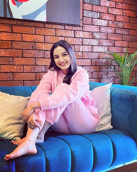 Jasmin Bhasin Looks Uber Chic In Pink Co Ord Set Check Out The Diva S Stunning Pictures News18