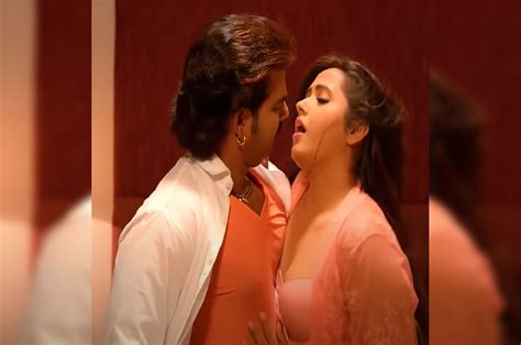 Bhojpuri Song Pawan Singh Gets Romantic With Kajal Raghwani In Closed Room