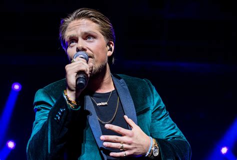 The musician is dating monique noell, his starsign is aquarius and he is now 27 years of age. André Hazes jr. geeft extra show in Ahoy | Foto | AD.nl