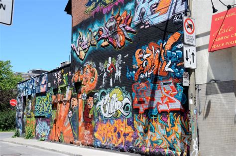 Some Elaborate Graffiti On A Montreal Building Graffiti Art