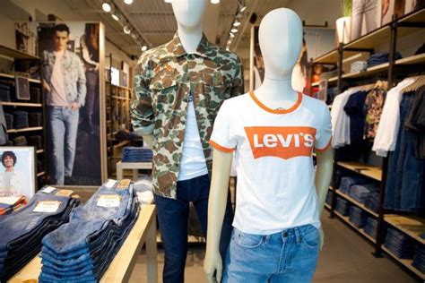 The mall has 330 stores and restaurants. The Levi's Store in Yorkdale Shopping Centre Just Got a Big Makeover