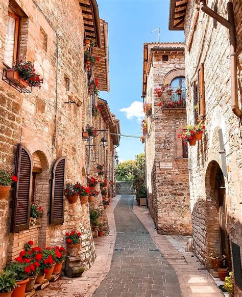 📍assisi italy 🇮🇹 assisi one of the most well preserved medieval towns of italy has a