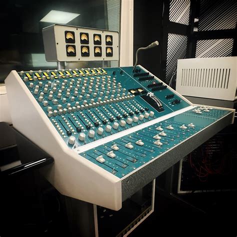 Helios Vintage 12 Channel mixing console ex The Who ...