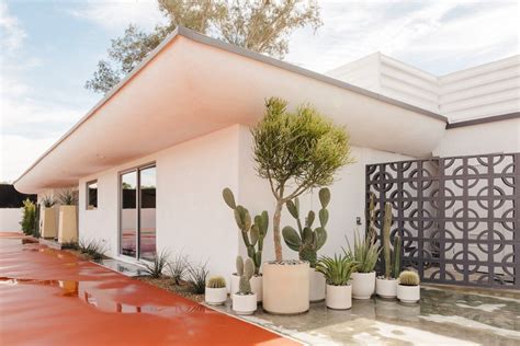 Palm Springs Midcentury Modern Homes Have These 6 Things In Common