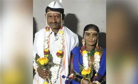 विधवा मां की खुशी के लिए समाज से लड़ गया बेटा धूमधाम से कराई दूसरी शादी Pics