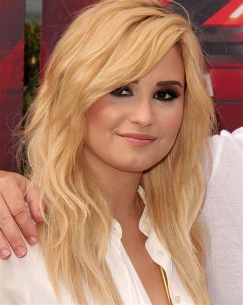Demi Lovato Blonde Layered Hairstyle Beach Casual Everyday Demi