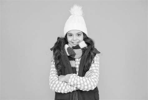 Holiday Atmosphere No Hypothermia Cheerful Girl Wearing Layers Of