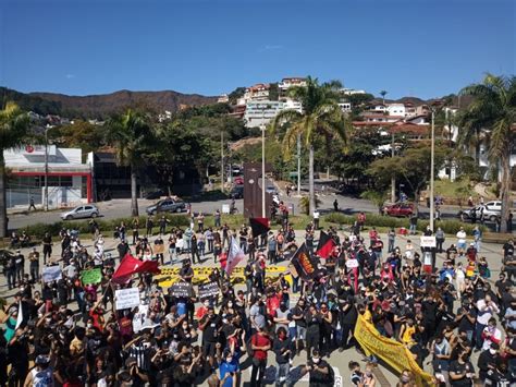 Manifestação vem para lembrar que quando os direitos humanos de uma pessoa são violados, os direitos de todas e todos nós estão em risco. Mais de mil se reúnem em ato anti fascista em BH pela manhã