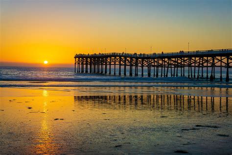 Sunset At Crystal Pier In Pacific Beach San Diego California Stock 1cc