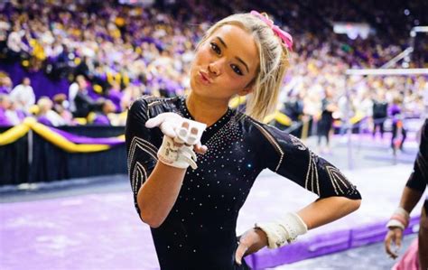Look Lsu Gymnast S Olivia Dunne Photo Going Viral The Spun
