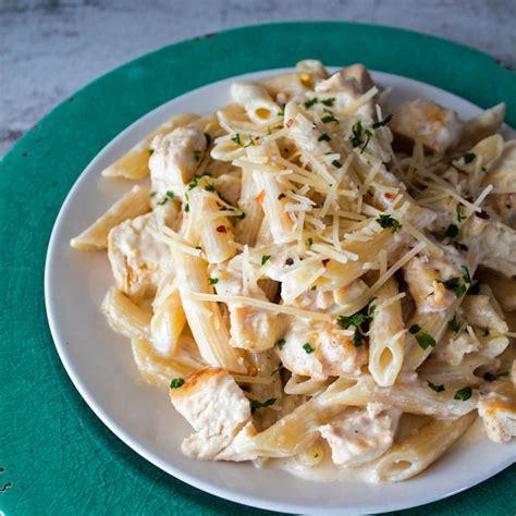 Family loves this crockpot italian chicken! Crock Pot Chicken Alfredo