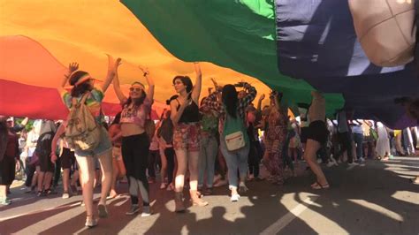 miles de nicaragüenses celebran la marcha del orgullo gay en managua youtube