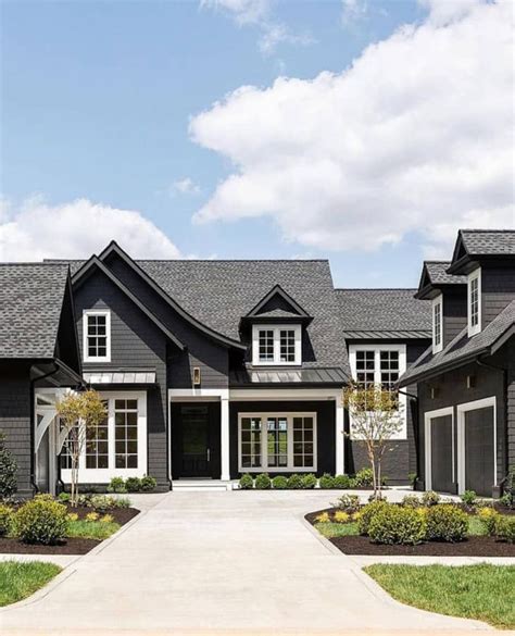 15 Chic Black Houses Thatll Make You Want To Come To The Dark Side