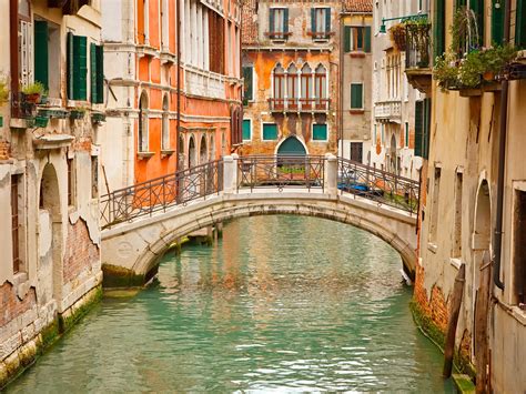 Venice Asks Tourists Not To Pause Too Long On Bridges Condé Nast Traveler