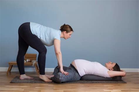 yoga prénatal bienfaits pour la maman et le bébé