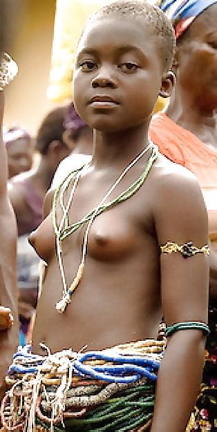 Trib Africana Nuda Grande Seno Foto Di Donne