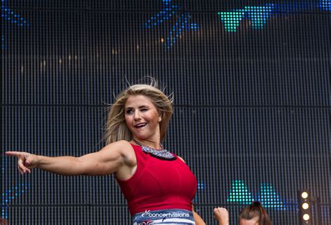 Beatrice egli ist bei einem auftritt in münchen unglücklich gestürzt. Beatrice Egli Stadtfest Karlsruhe 2017 - Konzert- und ...