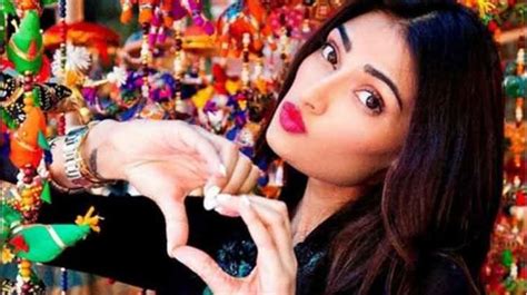 Athiya shetty had shared a throwback picture of her father and actor suniel shetty on the occasion of his drake. Athiya Shetty is Drake's Kiki? Her close friend opens up ...
