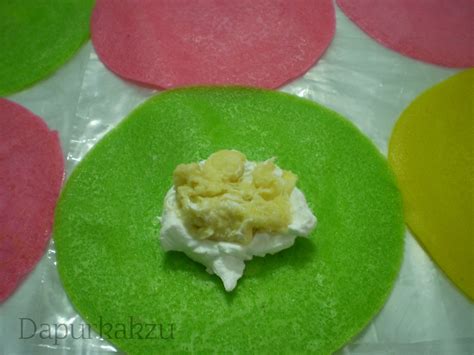 Durian crepes or durian pancakes (榴莲班戟, 榴莲可丽饼） this durian ice cream is very … Semanis Gula ...: Durian Crepe