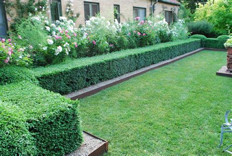 Landscaping With Boxwood Hedges — Randolph Indoor And Outdoor Design
