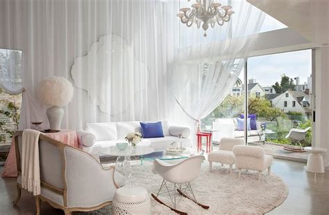 Trendy Feminine Living Rooms With A Dash Of Delicate Finesse