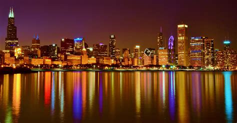 Hotels with entertainment in chicago. Chicago in Focus | 'Downtown Chicago at night' by Arturo ...