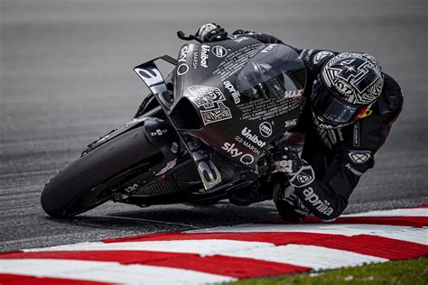 Aprilia ha presentado su moto para la temporada 2021 en vísperas de la primera jornada espero poder hacer realidad el sueño de aprilia y conseguir su primer podio en motogp. ALEIX ESPARGARÓ CONFIRMADO DOS TEMPORADAS MÁS CON APRILIA ...