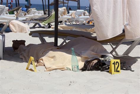 Tunisia Terror Attack Western Tourists Killed In Tunisia Beach Terror Attack Pictures Cbs News