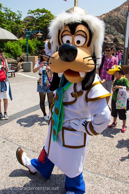 Character Couture Goofy Disney Character Central Blog