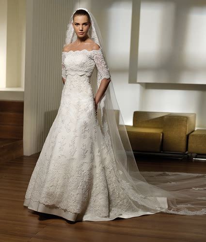 See full list on bellatory.com Spanish Wedding Dress | simplewedding