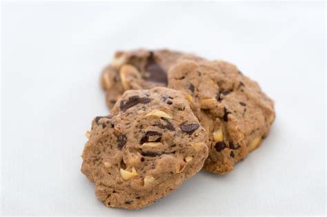Zur verzierung kann man noch schokolade im wasserbad schmelzen und über die brownies gießen. Weiche Amerikanische Peanut Butter Cookies Erdnusskekse ...