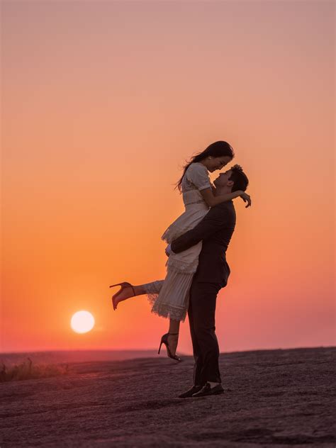 Sunset Engagement Photography By Stephania Campos Houston Wedding Blog Engagement