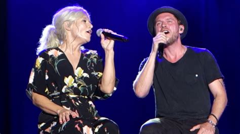 Johannes oerding in seiner single „an guten tagen! Diese deutschen Stars geben KOSTENLOSE Corona-Konzerte!