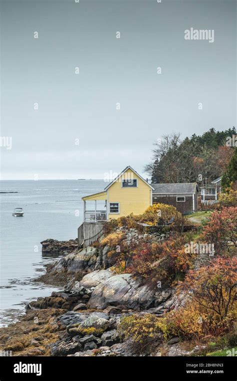 Usa Maine Five Islands Seaside House Autumn Stock Photo Alamy